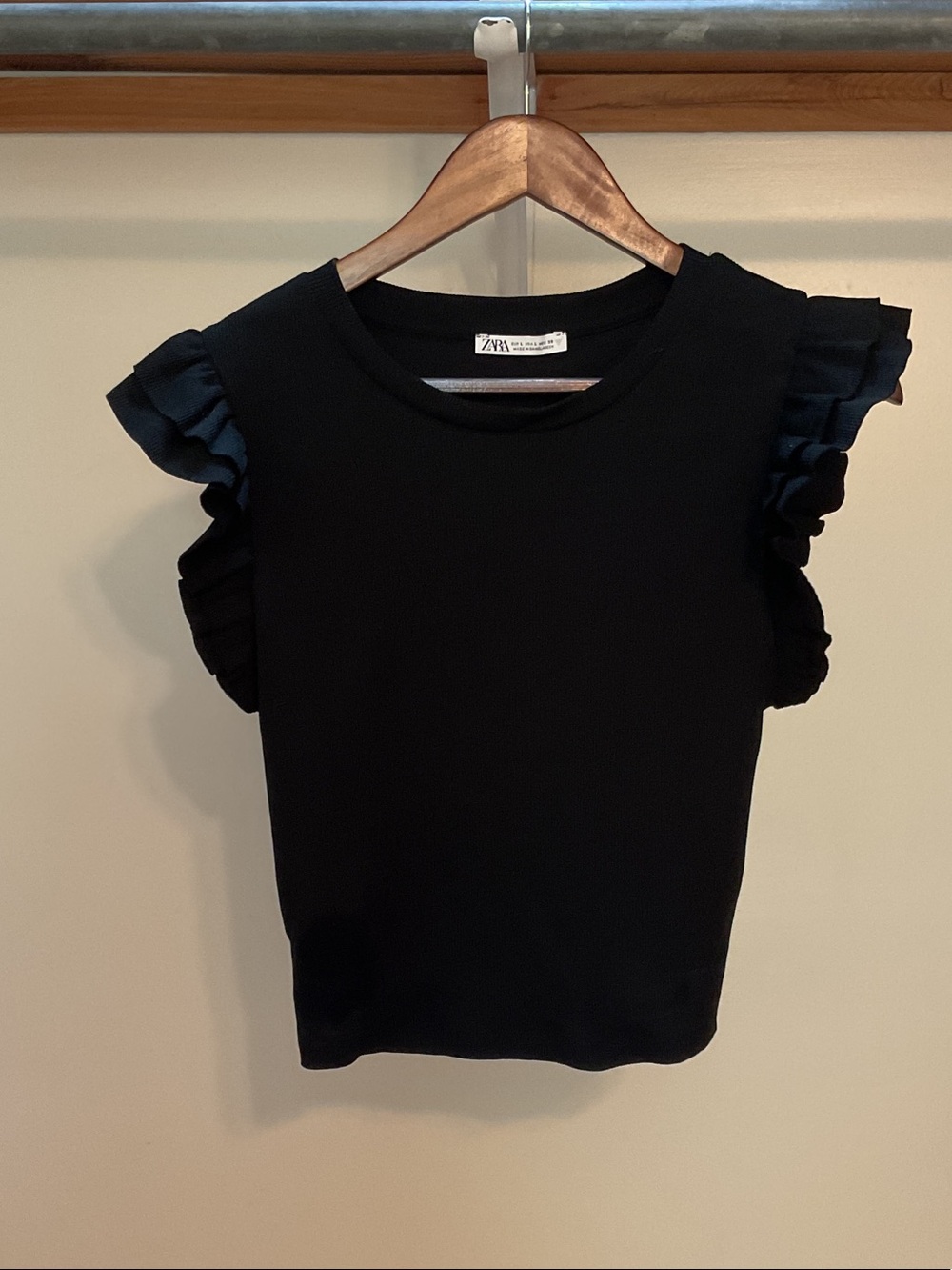 Zara Black Ruffle Sleeve Knit Top